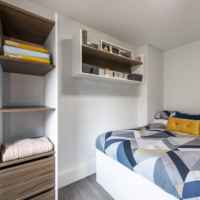 Five bedrooms. Bbc student accommodation Focus 2. Мебель Лестер фото.